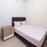 OYO 90942 Kost Syari\'ah Panam